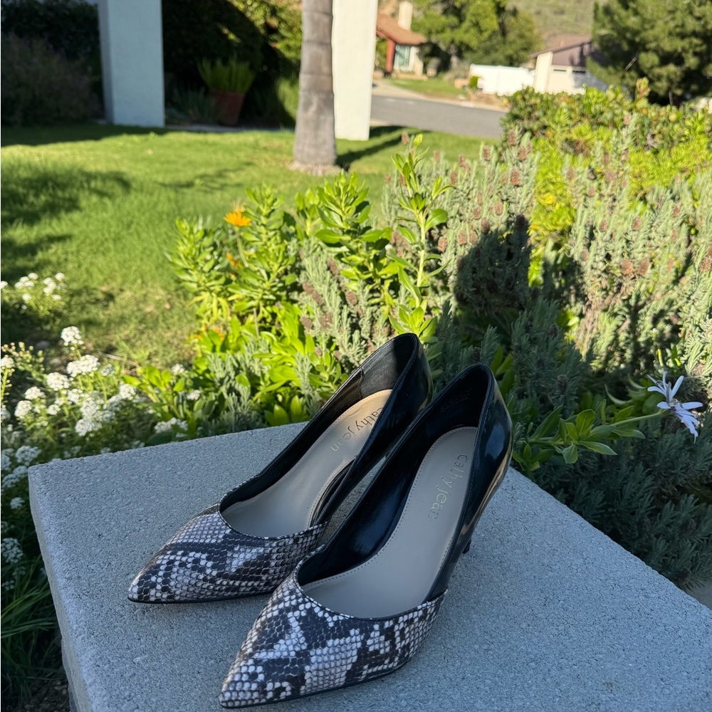 Cathy Jean Black and Gray Patterned Heels
